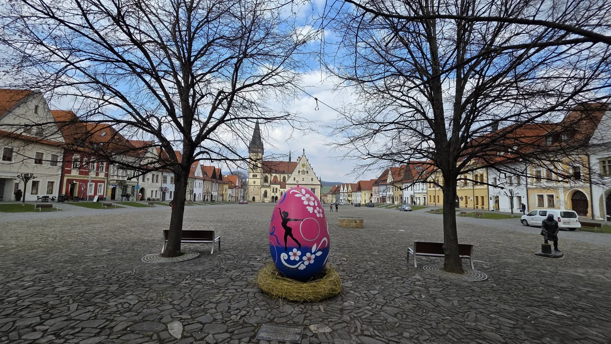 Bardejovské vajce opäť zdobí námestie – fotografia 5